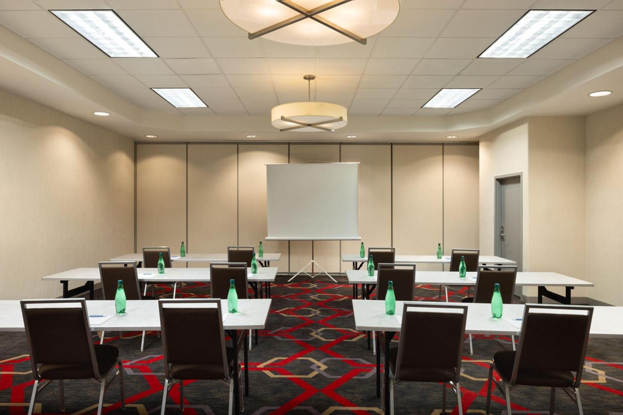 Four Points By Sheraton Edmonton South Extérieur photo