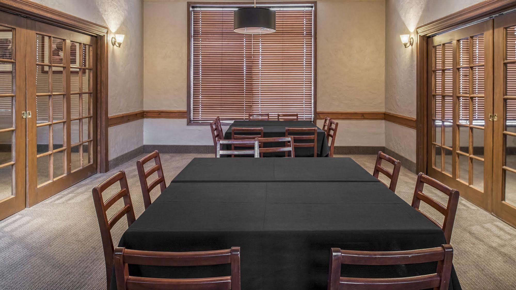 Four Points By Sheraton Edmonton South Extérieur photo